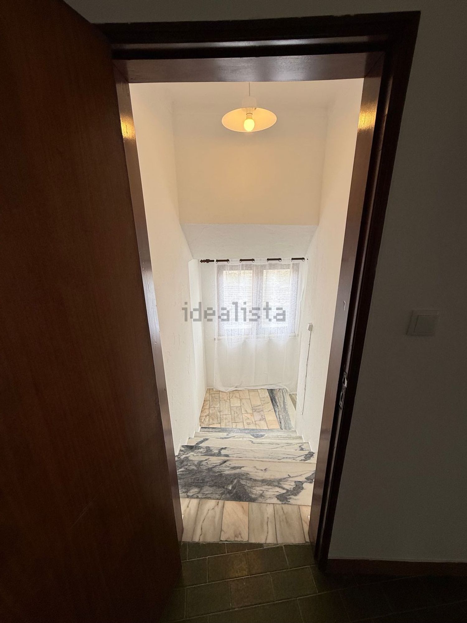出租小楼房或独栋别墅在Rua 13 de Maio n1, 2525 -013 - 楼梯