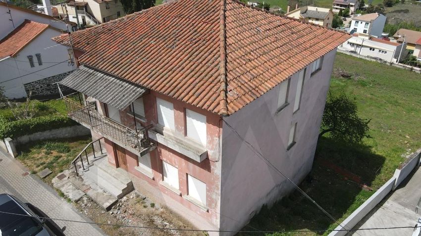 小楼房或独栋别墅出售在Sé - Santa Maria - Meixedo