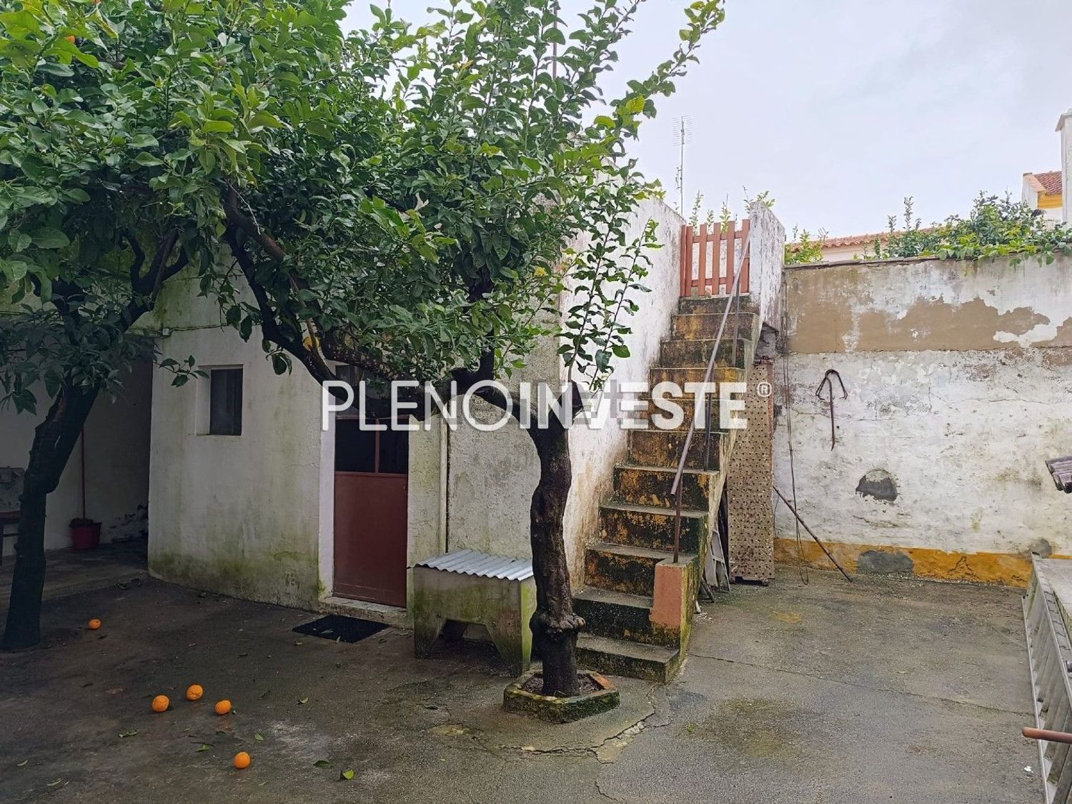 联排别墅出售在Rua Primeiro de Maio, 12 - 外立面