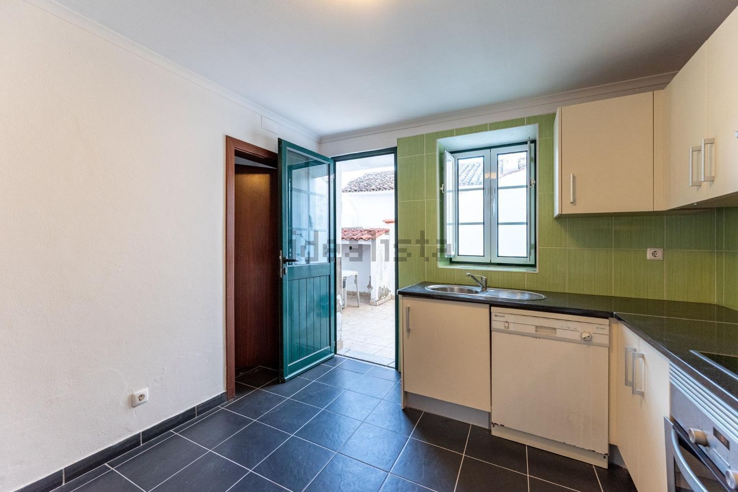 双拼别墅出售在Rua de Cicioso, 39 - 厨房