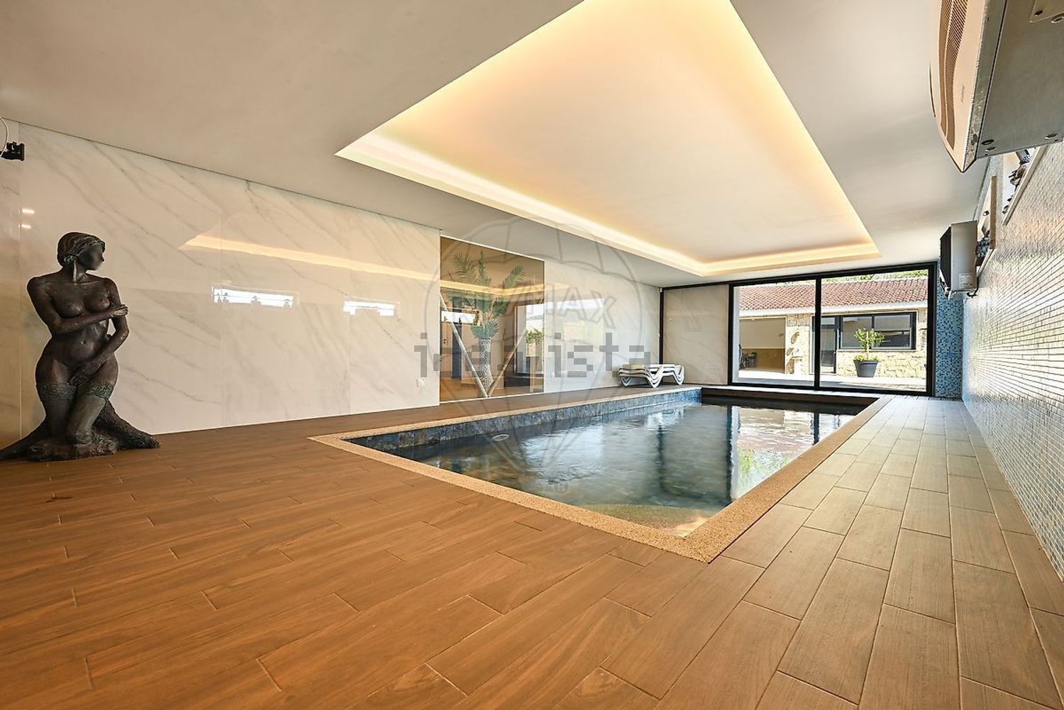 小楼房或独栋别墅出售在Rua do Balselheiro - 游泳池