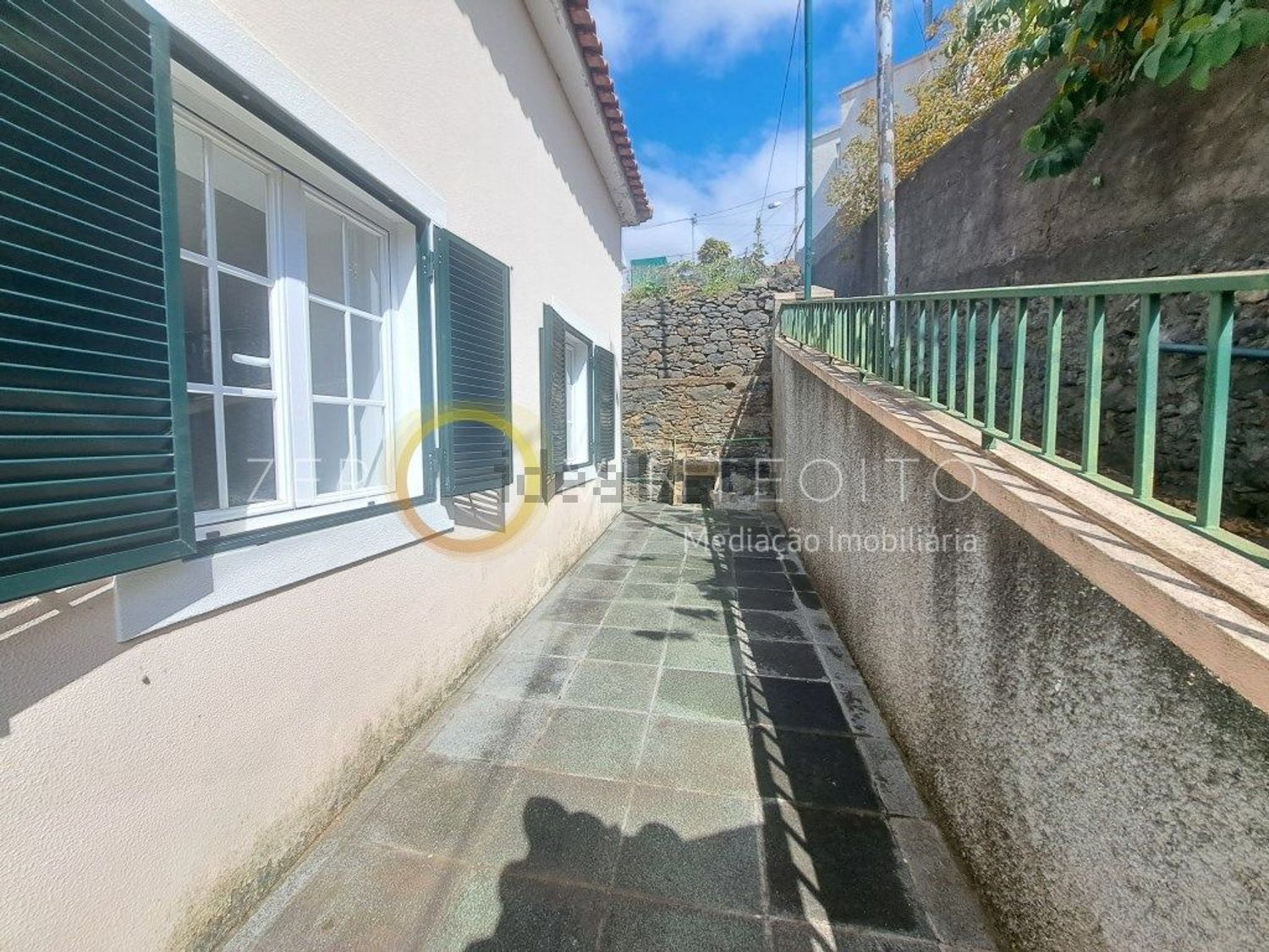 小楼房或独栋别墅出售在Beco da Quinta do Salvador - 阳台
