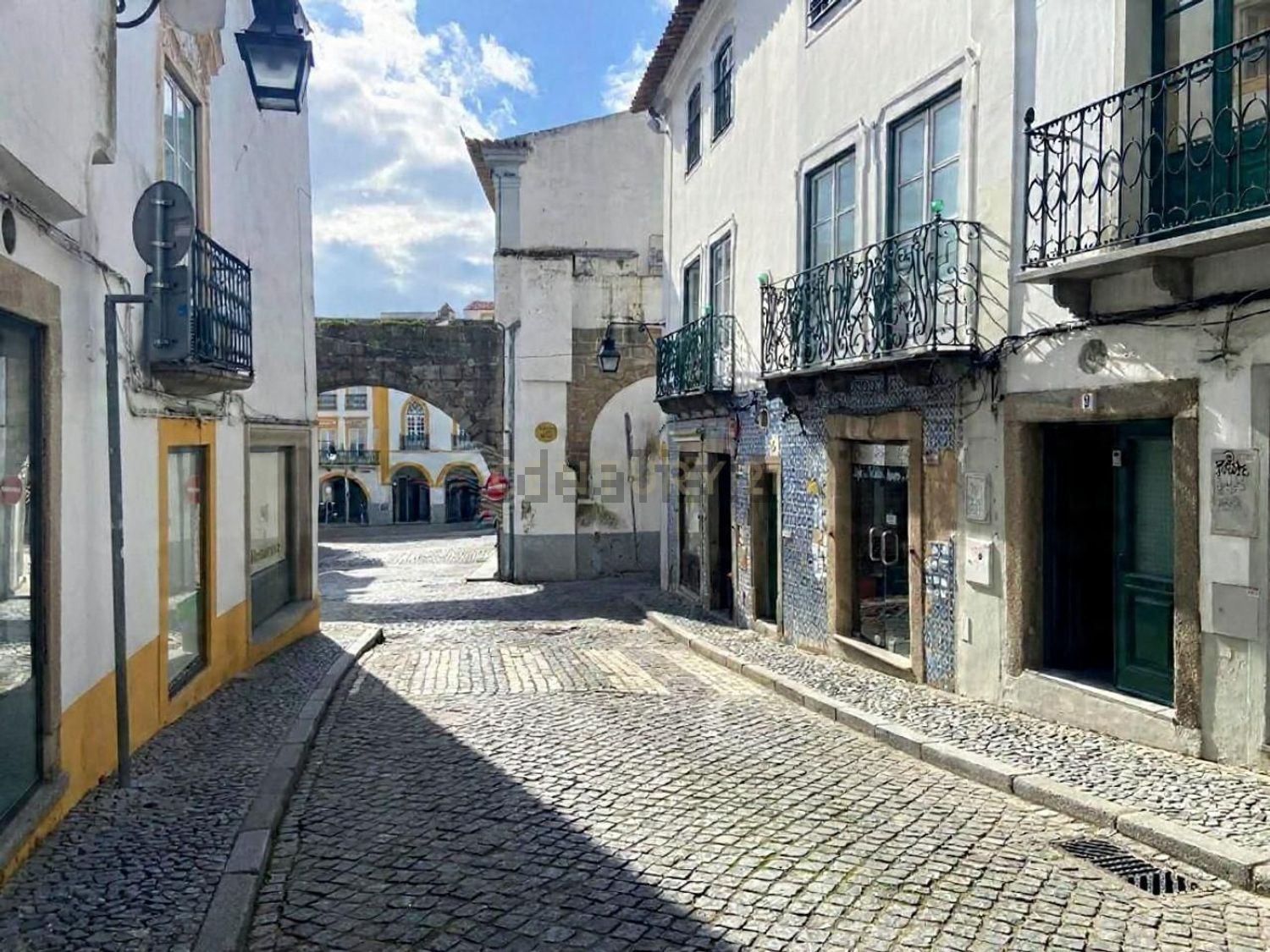 小楼房或独栋别墅出售在Rua da Mouraria, 39 - 视线