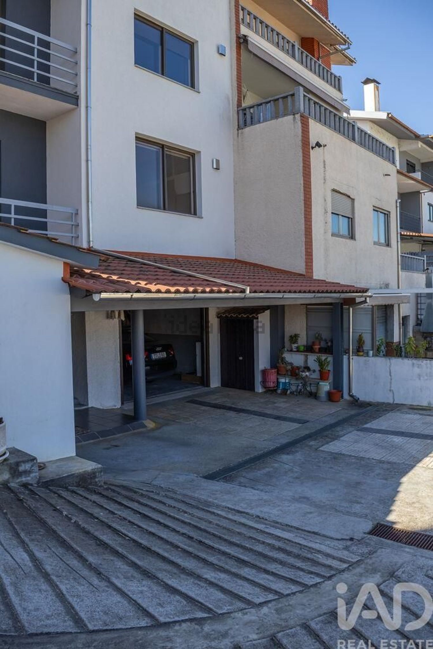 小楼房或独栋别墅出售在Sé - Santa Maria - Meixedo - 停车位