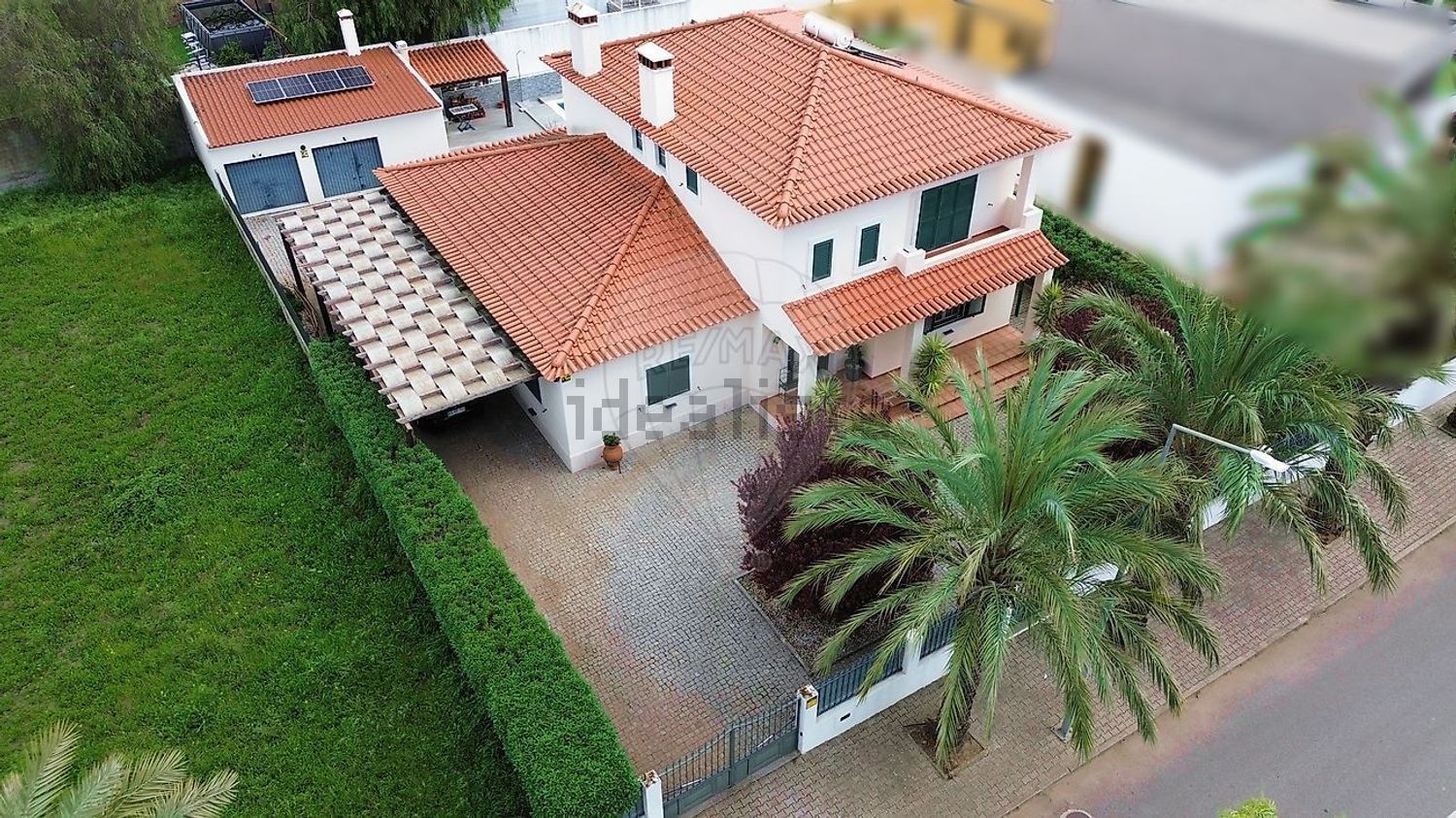 小楼房或独栋别墅出售在Estrada Sem Nome - 外立面