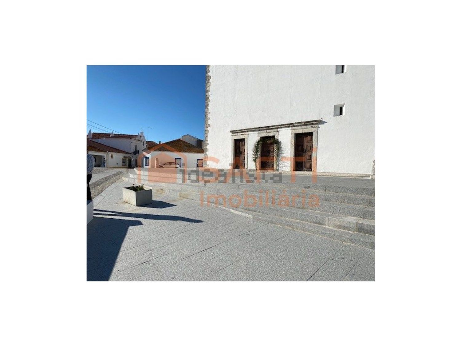 小楼房或独栋别墅出售在Rua Doutor Ernesto Góis, 16 - 外立面