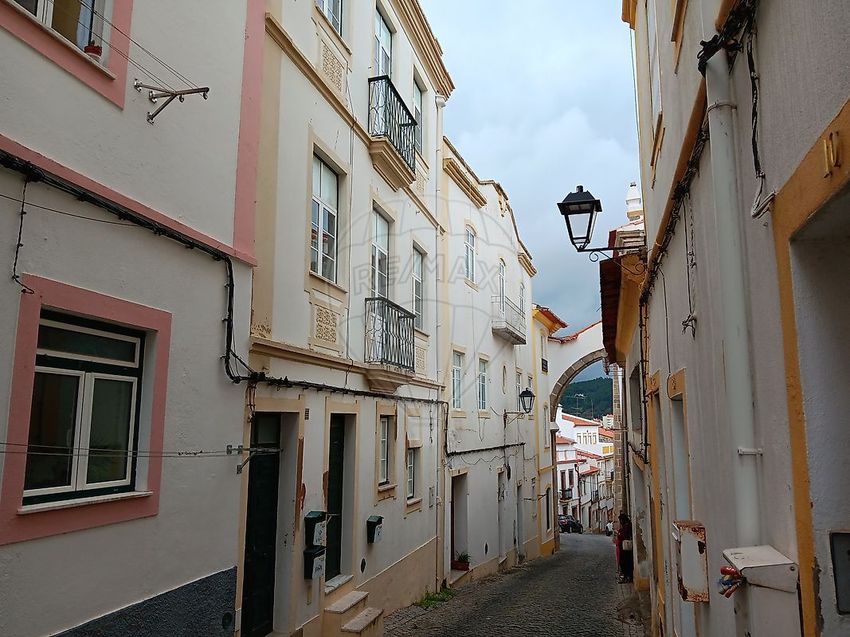 小楼房或独栋别墅出售在Rua da Misericórdia, 8
