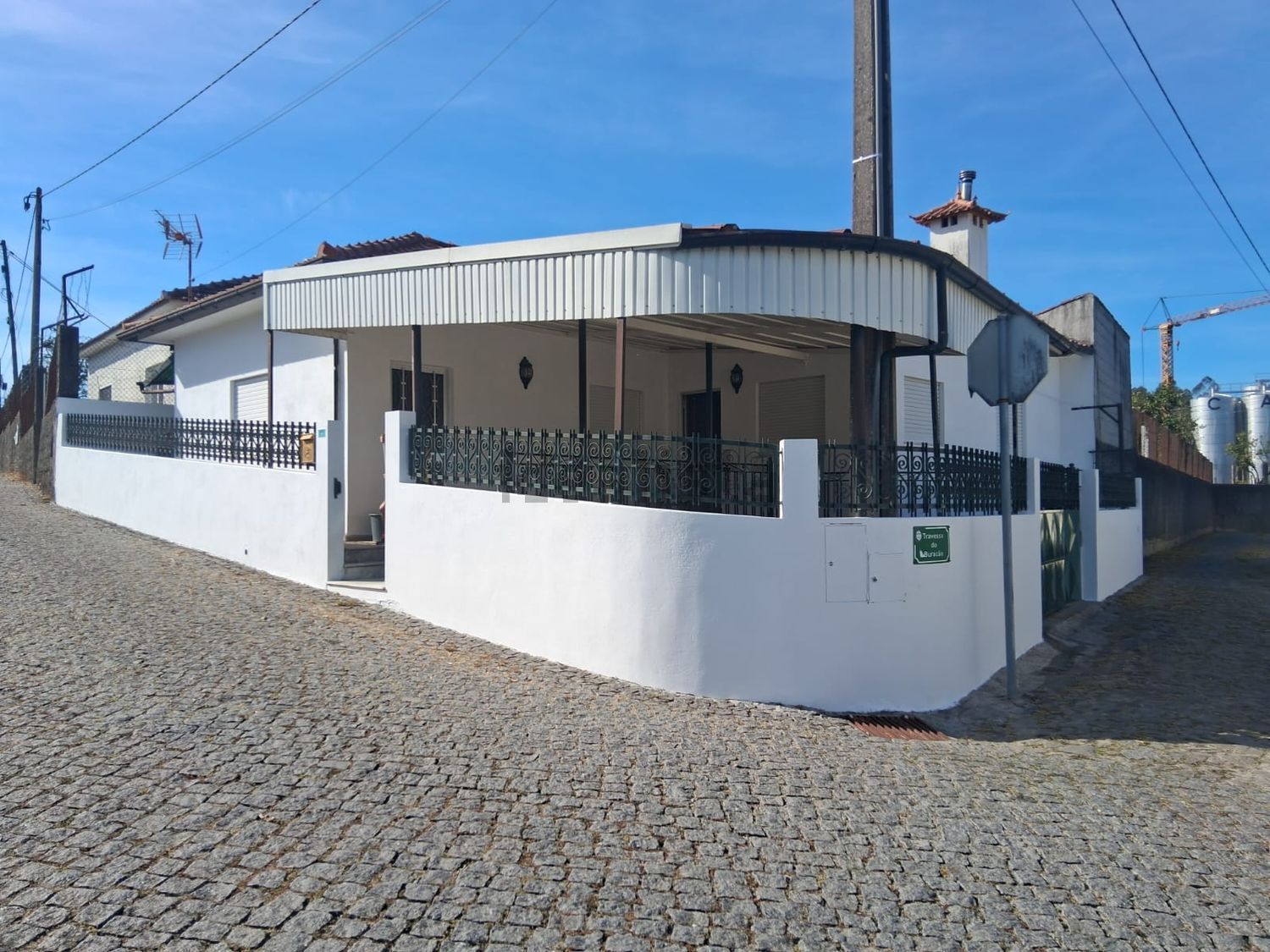 出租小楼房或独栋别墅在Rua do Buracão, 77 - 外立面