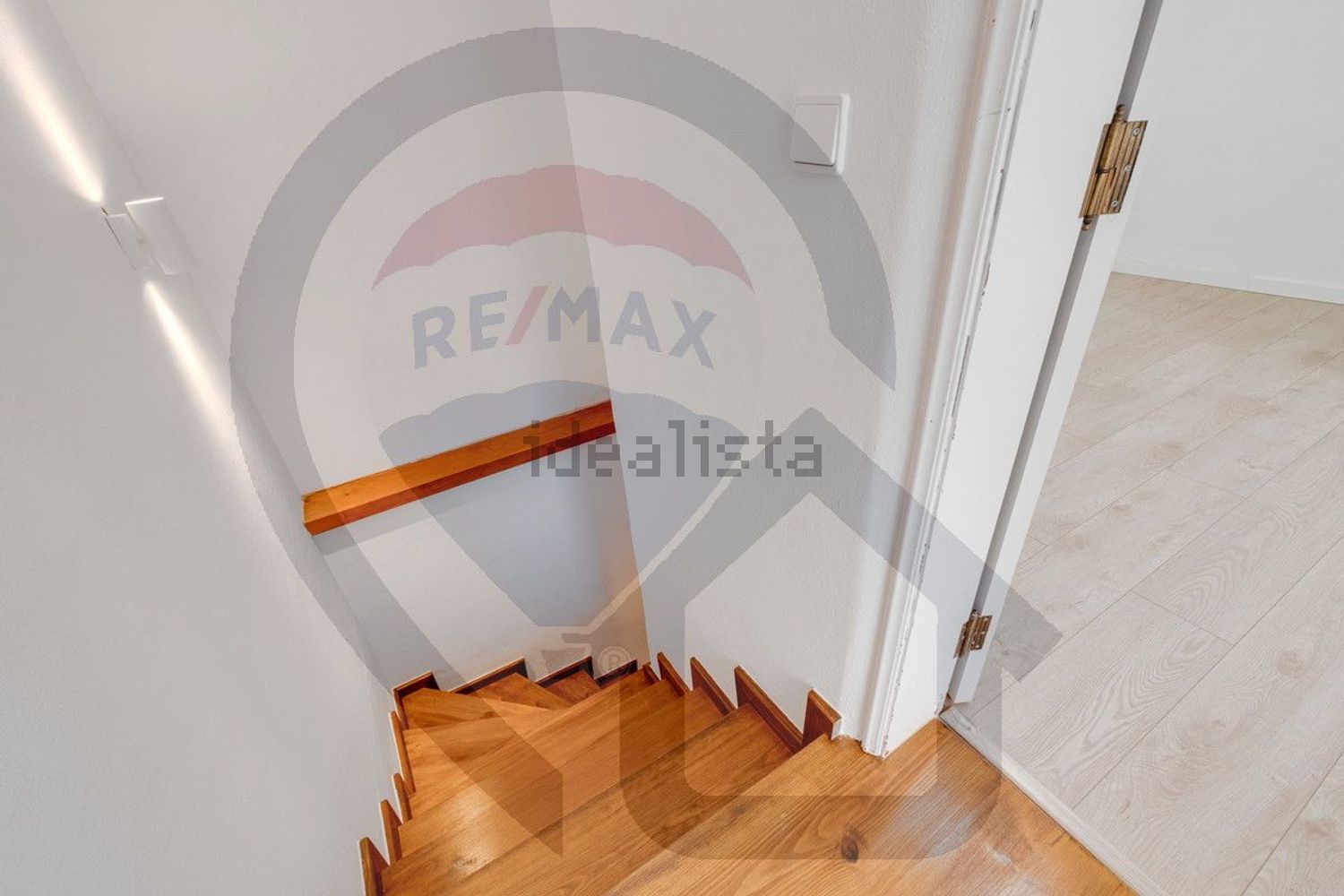 联排别墅出售在Rua do Raimundo - 楼梯