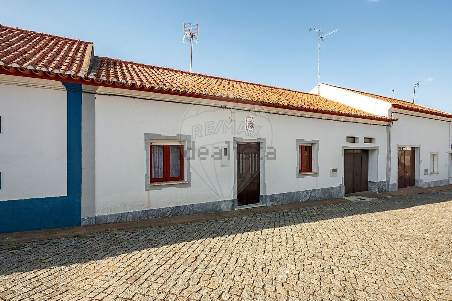 小楼房或独栋别墅出售在Rua da Alegria, 13 - 外立面