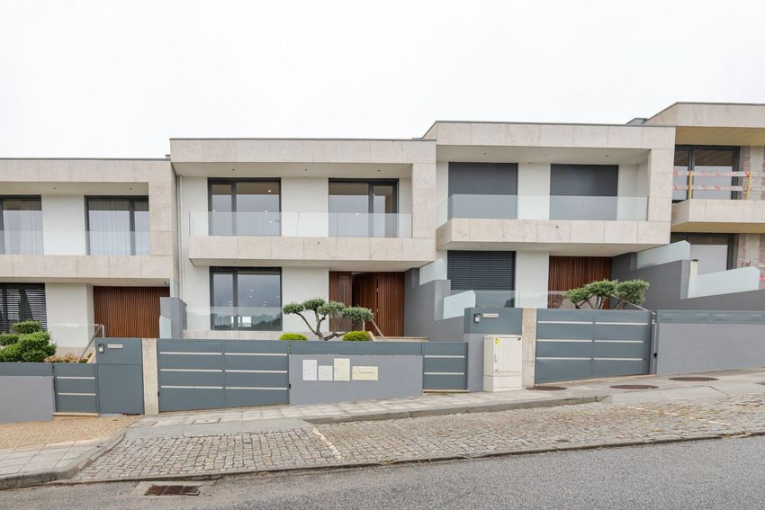 双拼别墅出售在Rua da Capela de Milhundos, 2 Lote