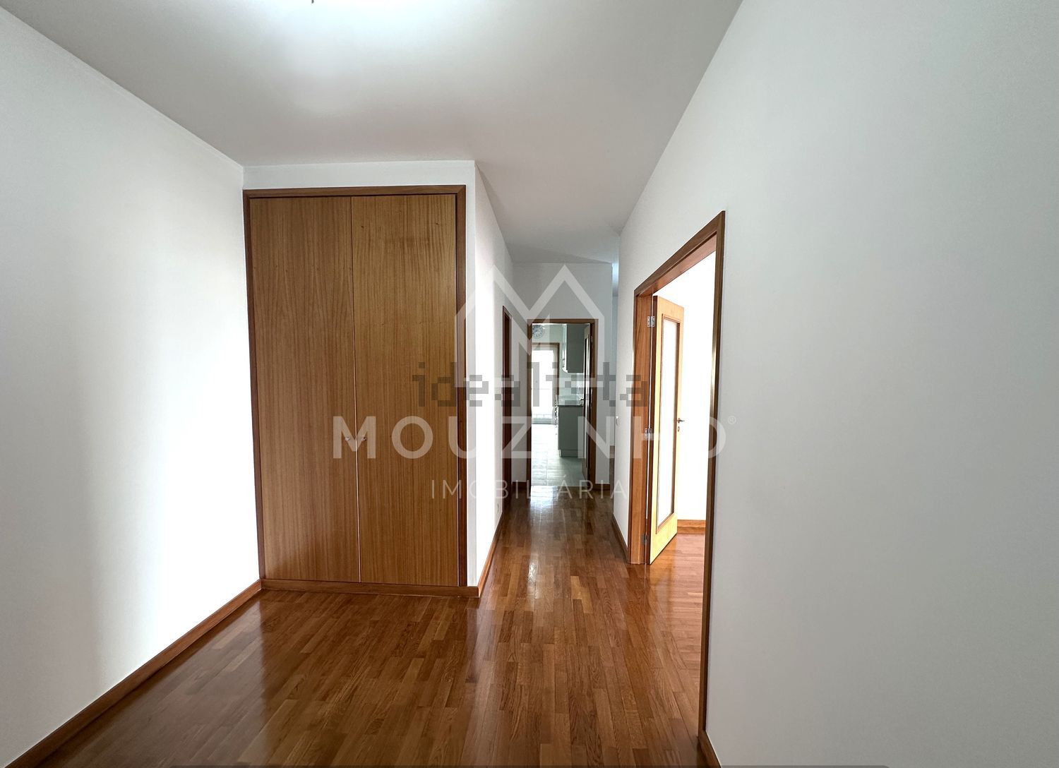 公寓 t3出售在Avenida Repatriamento dos Poveiros s/n - 过道