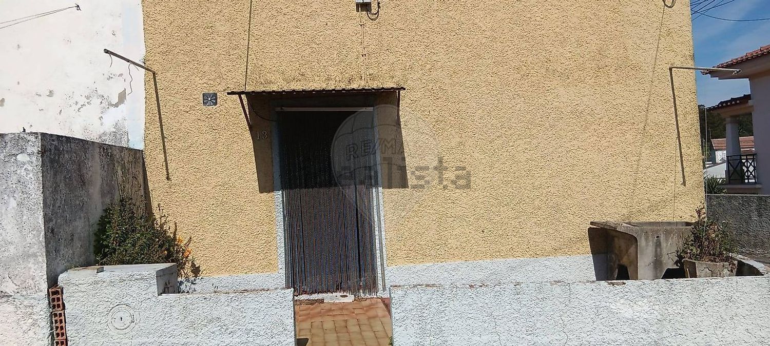 小楼房或独栋别墅出售在Rua da Tapada de Cima - 视线