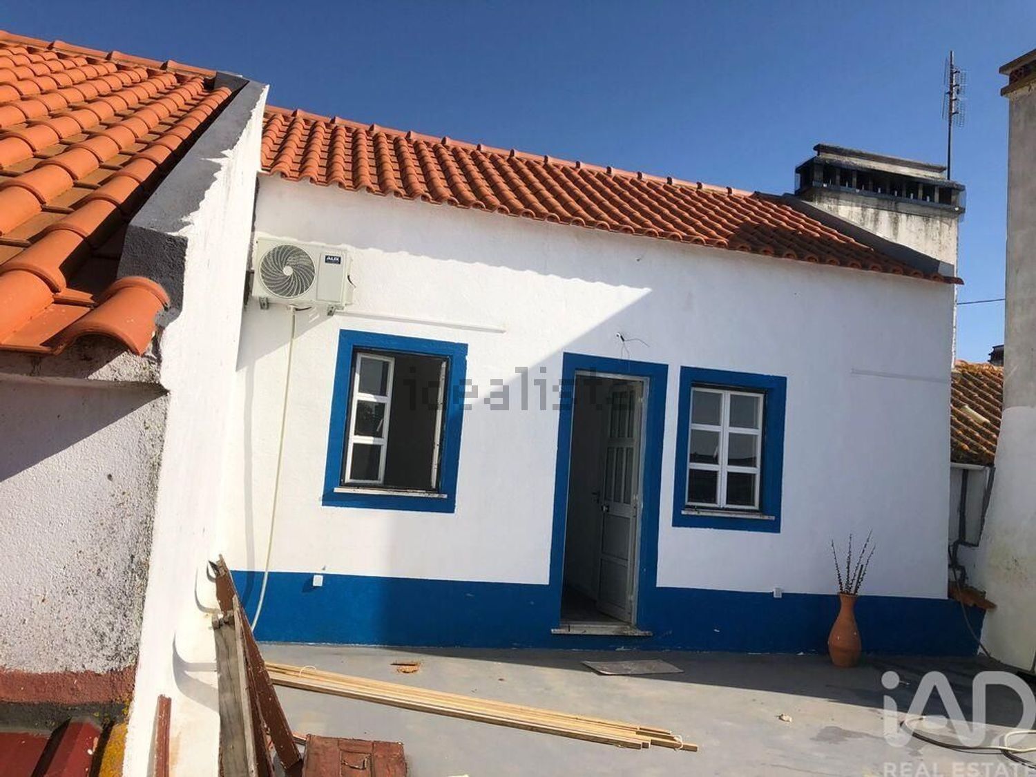 小楼房或独栋别墅出售在Montargil - 外立面