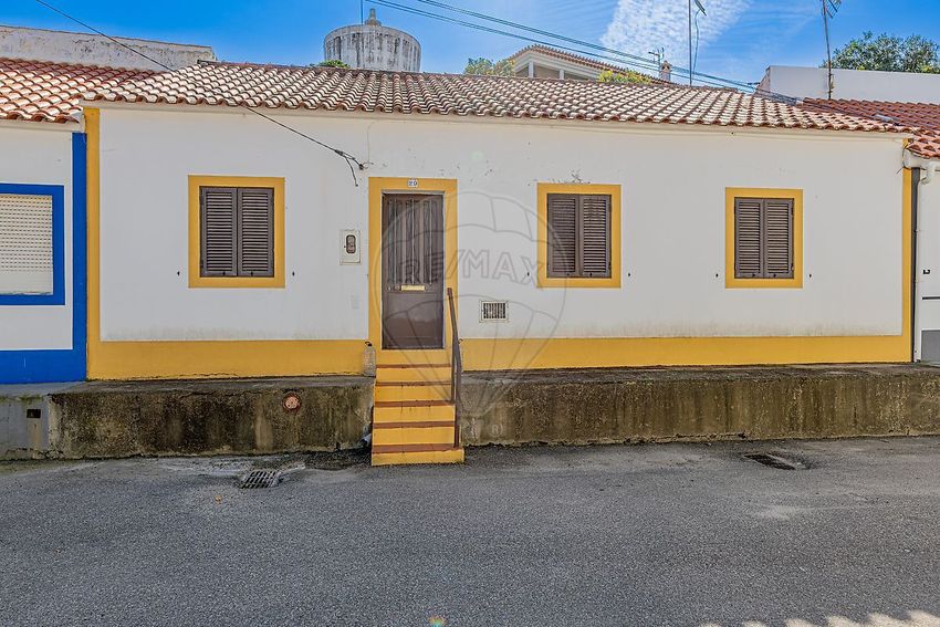 小楼房或独栋别墅出售在Rua Primeiro de Maio