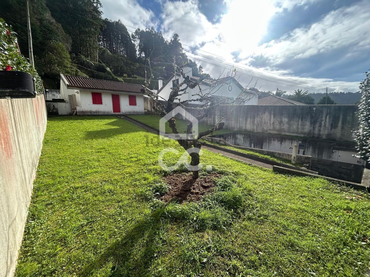 小楼房或独栋别墅出售在Furnas - 花园