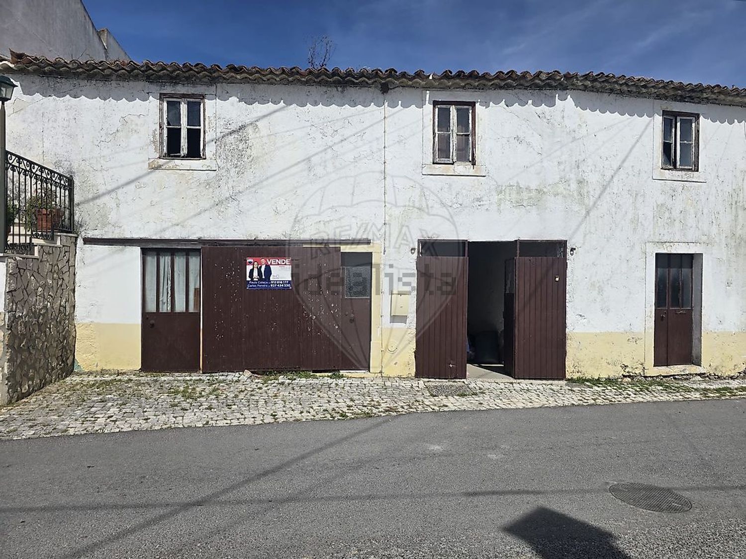 小楼房或独栋别墅出售在Rua do Tabuleiro - 外立面