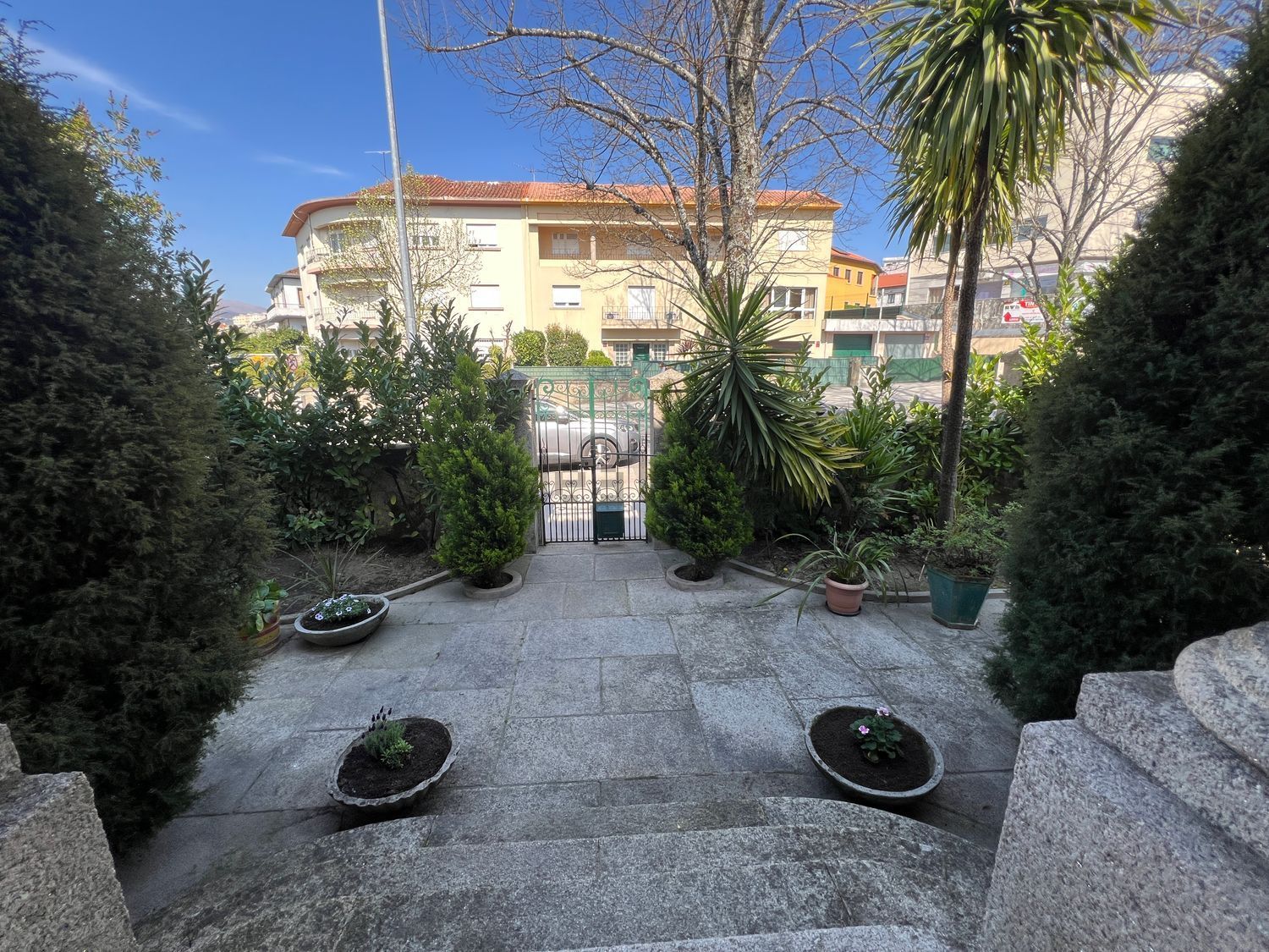 小楼房或独栋别墅出售在Vila Real - 照片