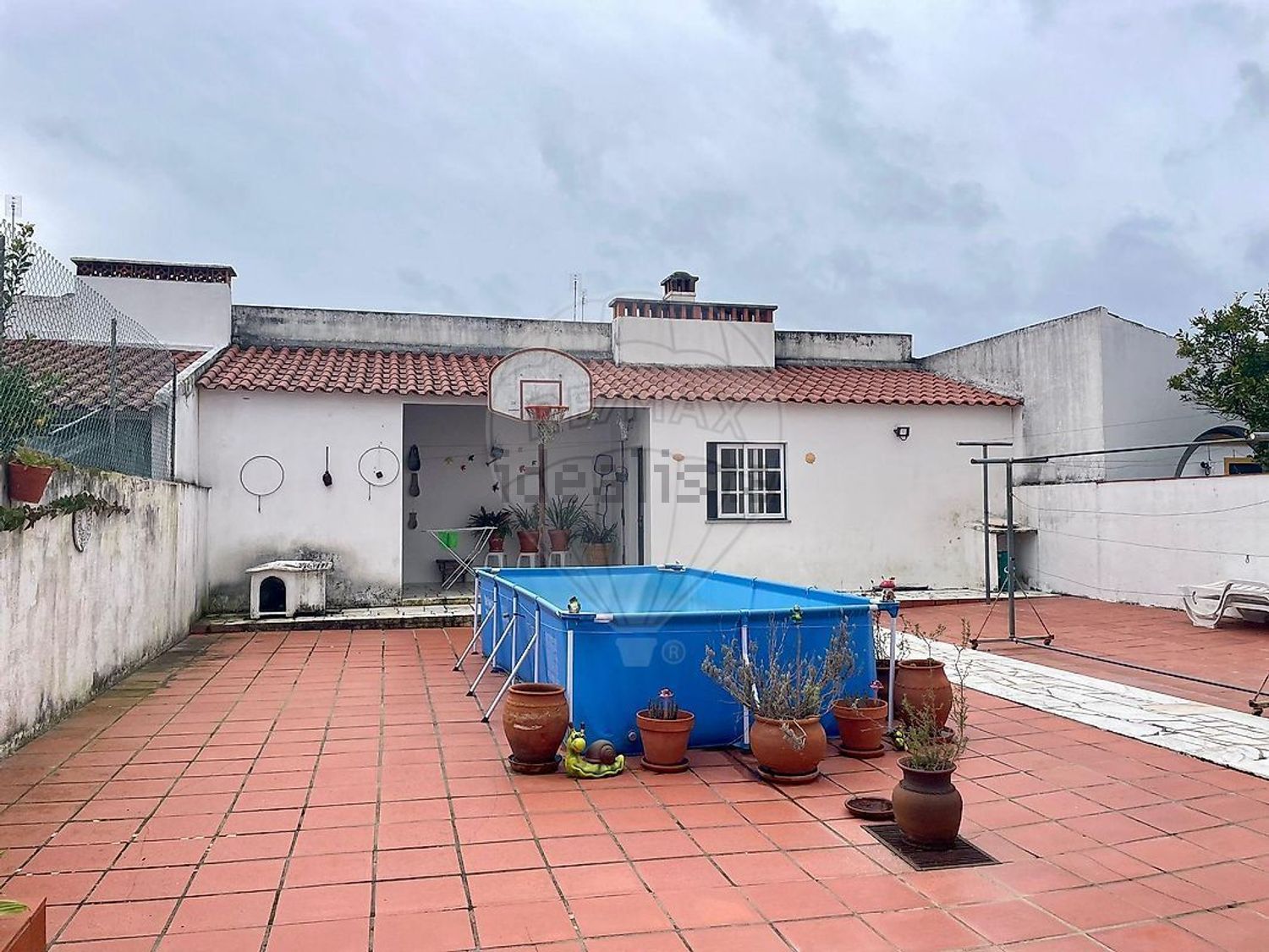 小楼房或独栋别墅出售在Rua de São Pedro - 外立面