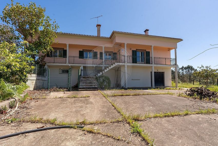 小楼房或独栋别墅出售在Rua do Rafael