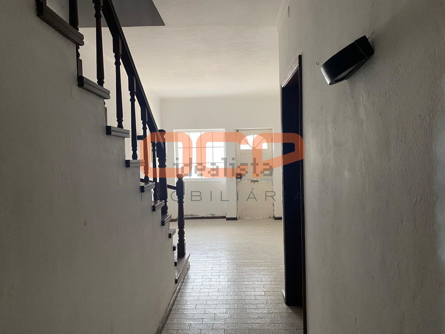 小楼房或独栋别墅出售在Rua da Ilha Terceira, 38 - 过道