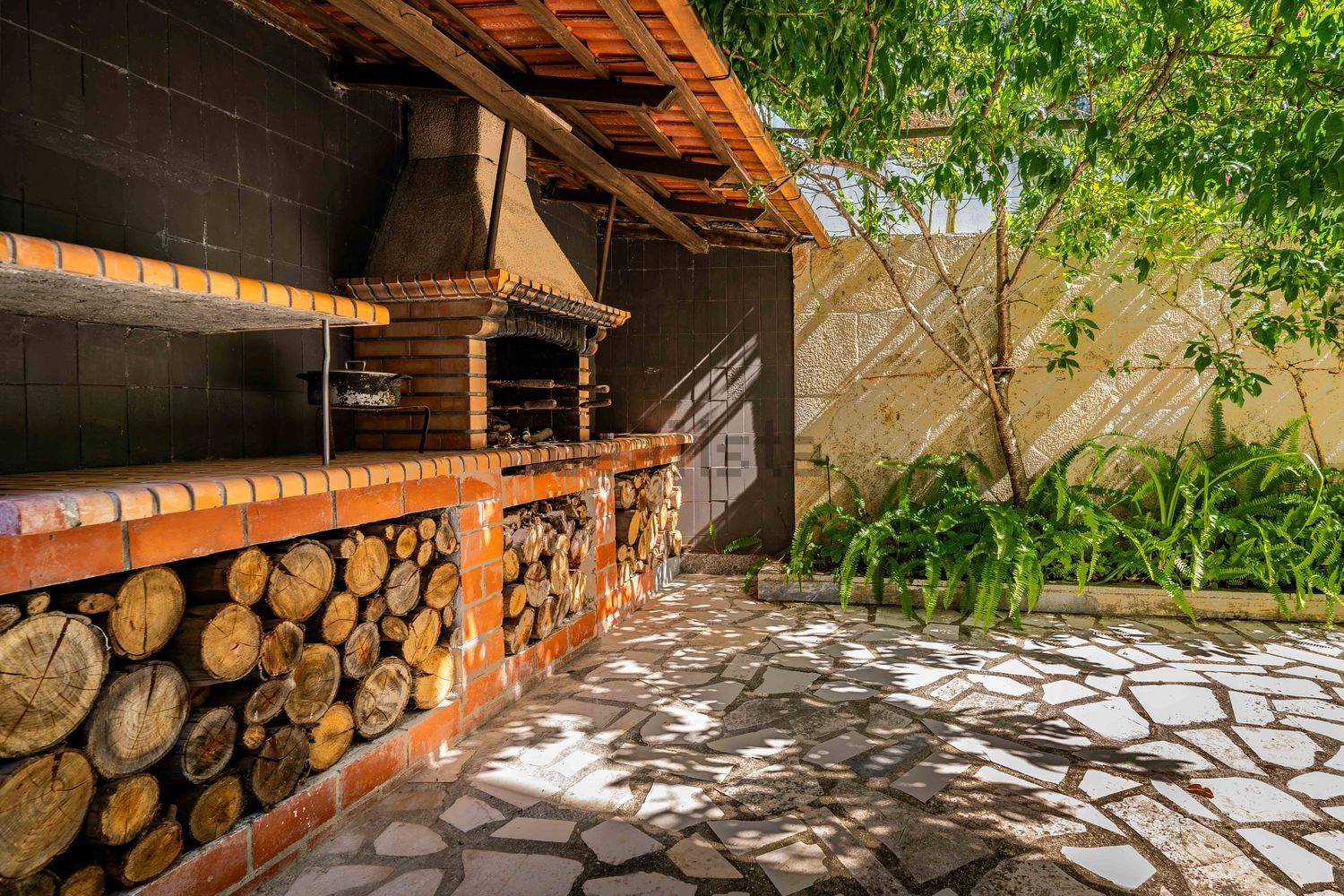 出租小楼房或独栋别墅在Avenida de São João de Confurco, 3792 n - 门廊