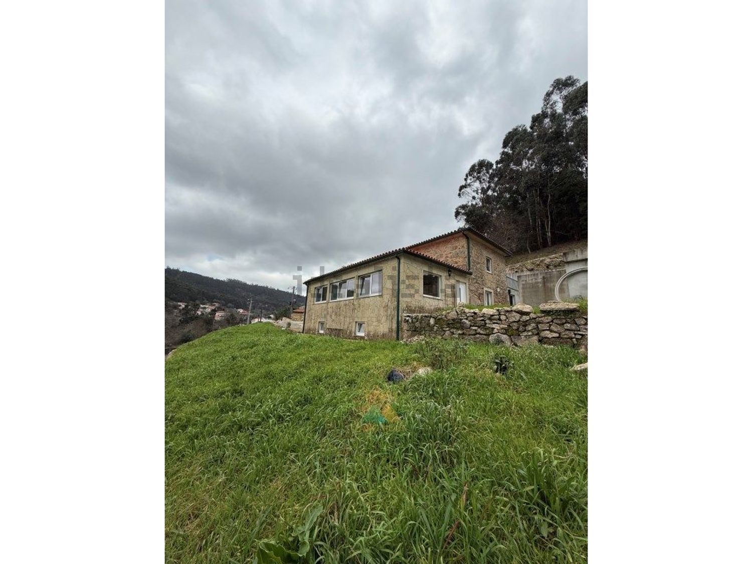 小楼房或独栋别墅出售在Rua da Fonte da Mineira - 外立面