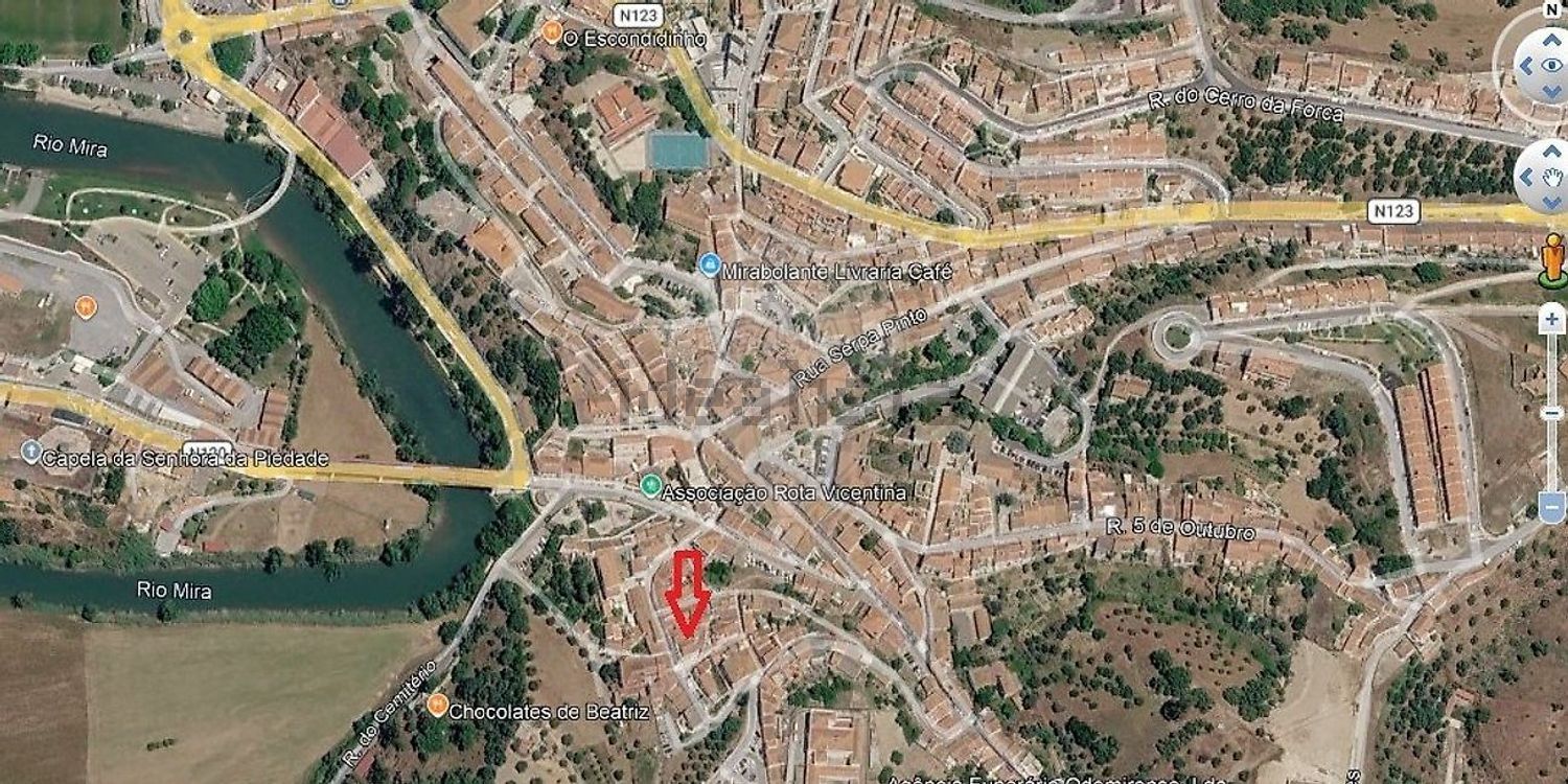 小楼房或独栋别墅出售在São Salvador e Santa Maria - 照片