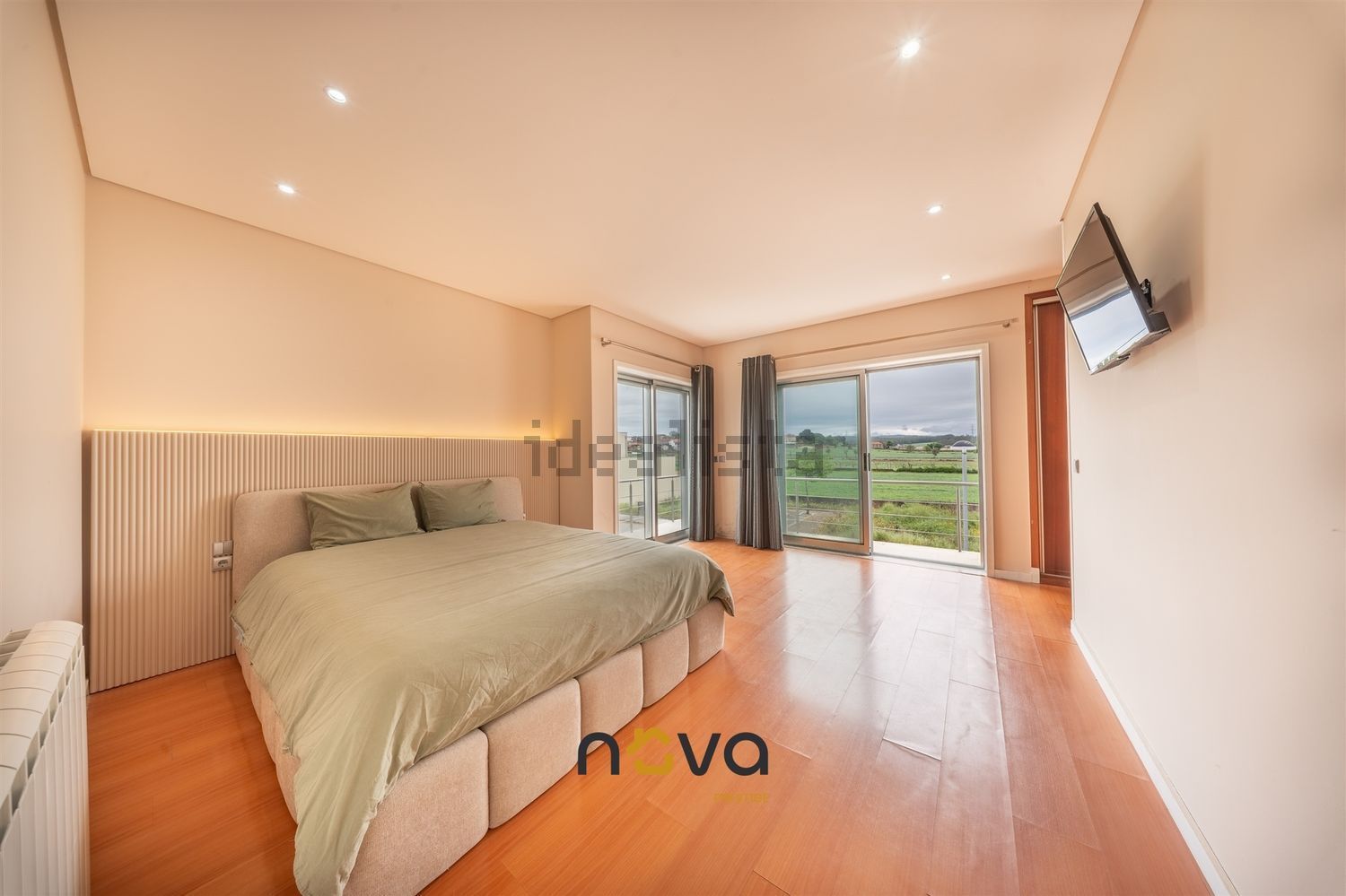 小楼房或独栋别墅出售在Travessa b da Urb. da Algot, 59 - 卧室