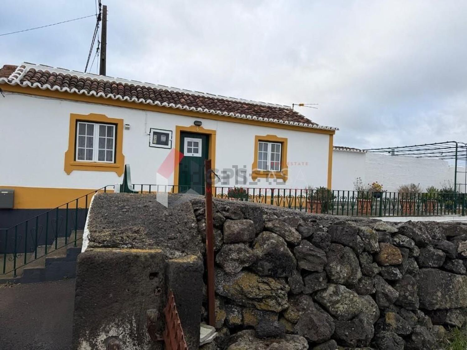 小楼房或别墅出售在Praia da Vitória (Santa Cruz) - 外立面