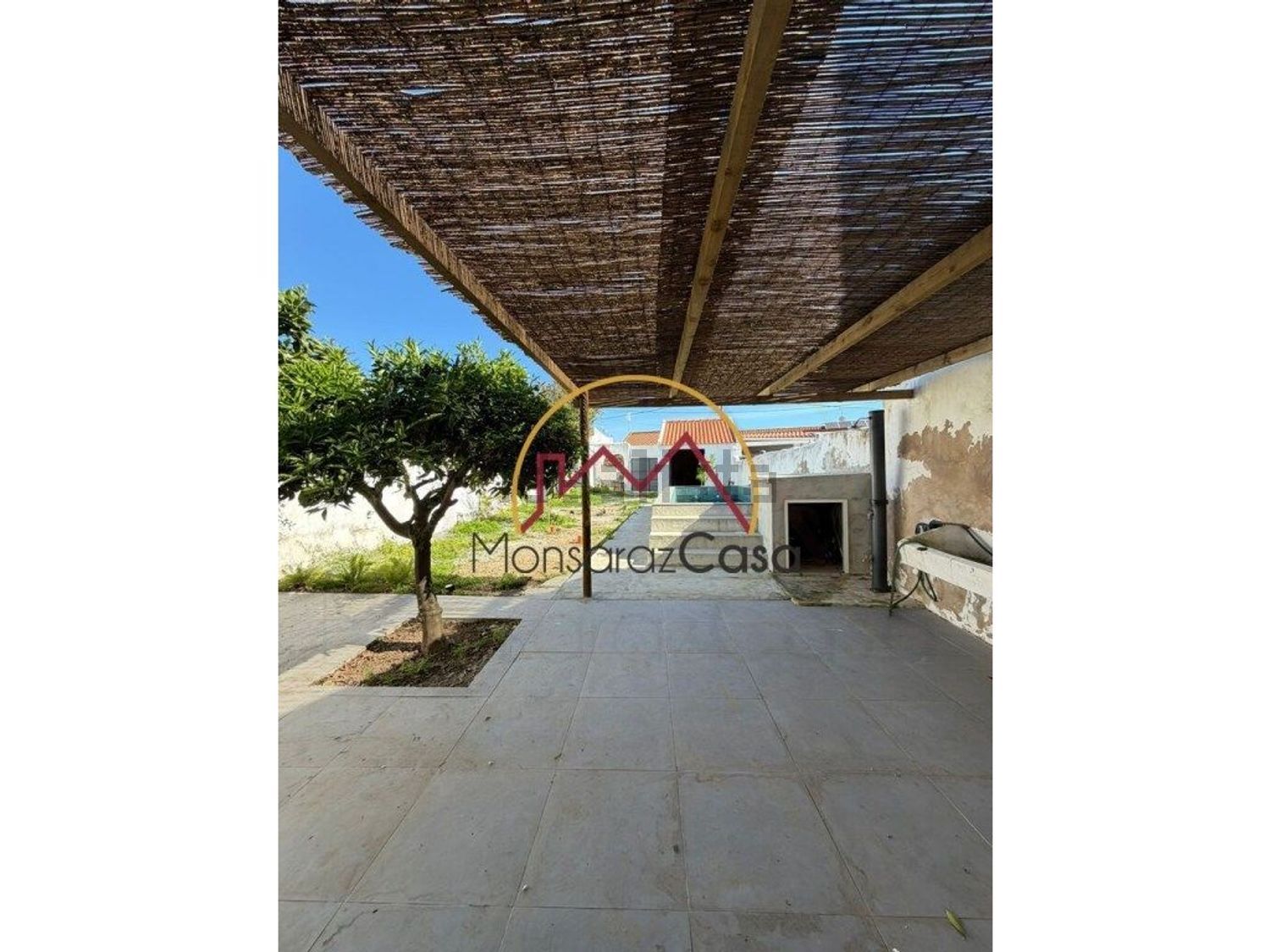 小楼房或独栋别墅出售在Montoito - 照片