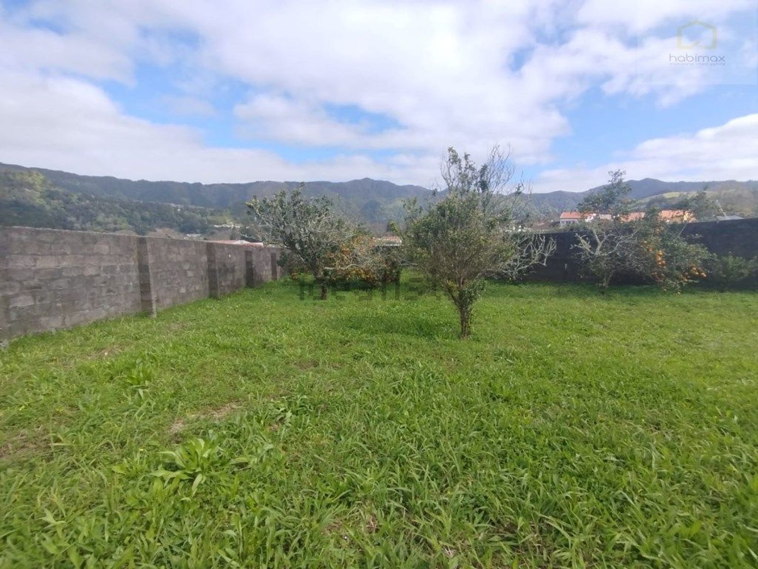 小楼房或独栋别墅出售在Travessa Da Água Quente, 9 - 花园