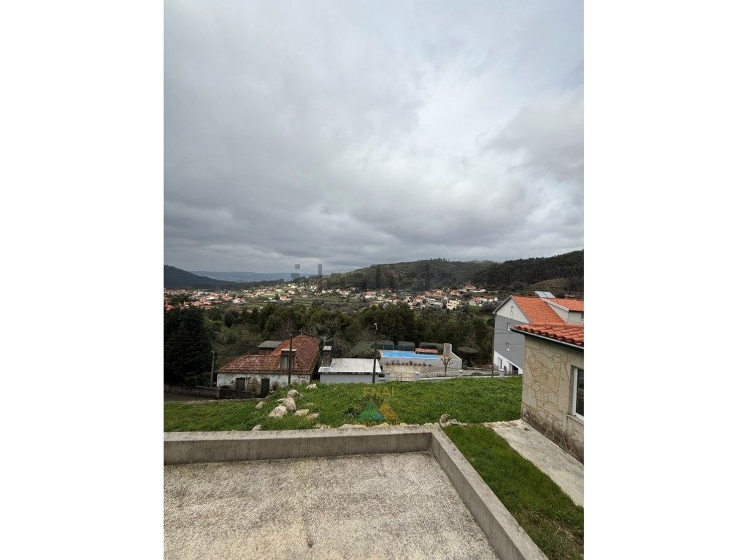 小楼房或独栋别墅出售在Rua da Fonte da Mineira - 视线