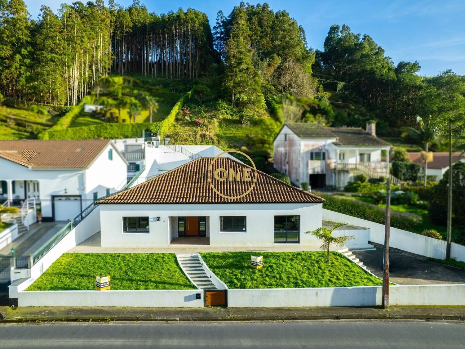 小楼房或独栋别墅出售在Furnas - 外立面