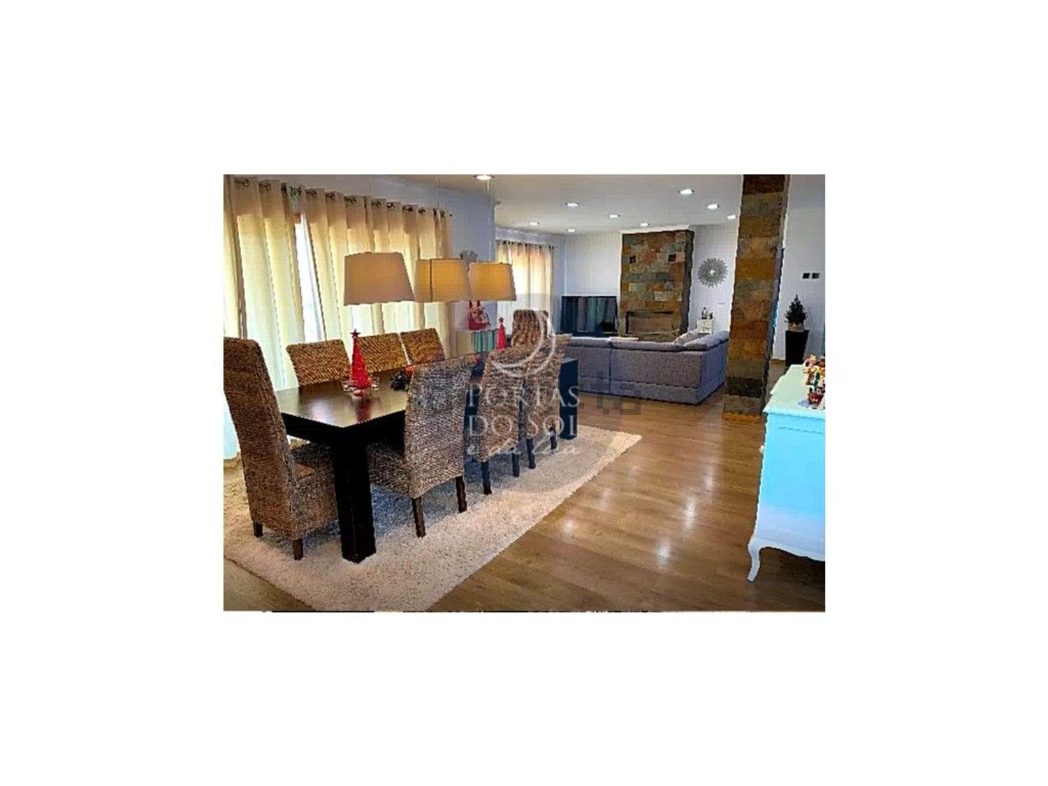 小楼房或独栋别墅出售在Abitureiras - 客厅