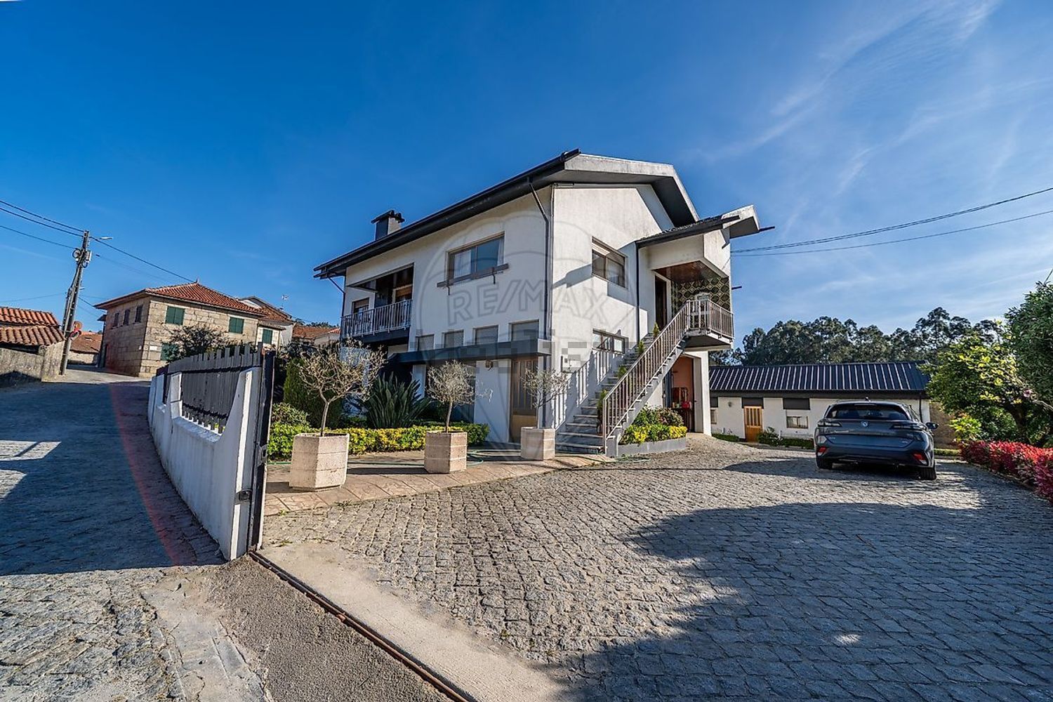 小楼房或独栋别墅出售在Croca - 外立面