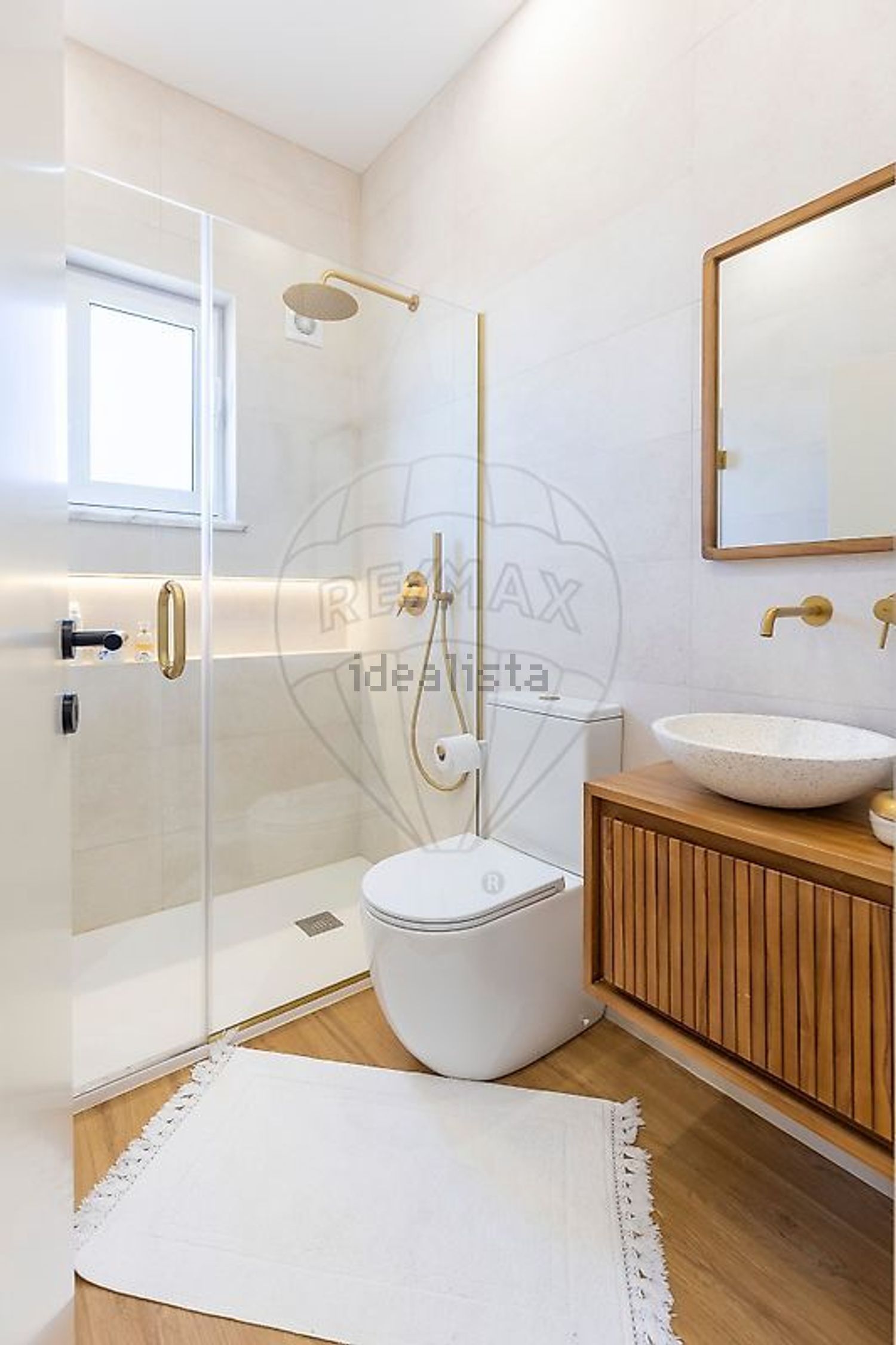 小楼房或独栋别墅出售在Estrada 25 de Abril - 卫生间