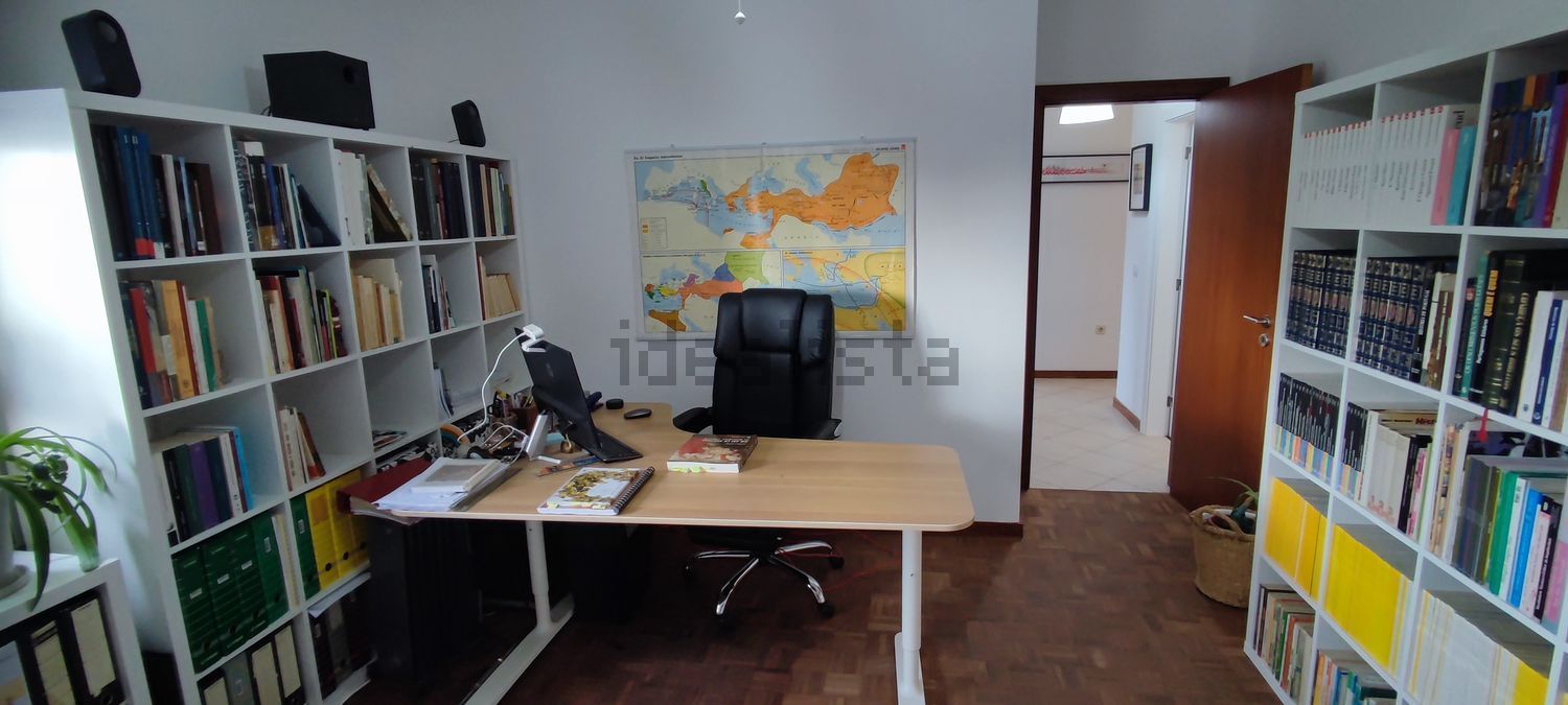 公寓 t3出售在Rua dos Bombeiros Voluntários, 38 - 单人公寓