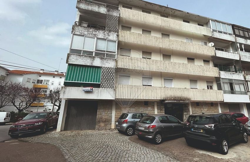 公寓 t4出售在Avenida António Sardinha
