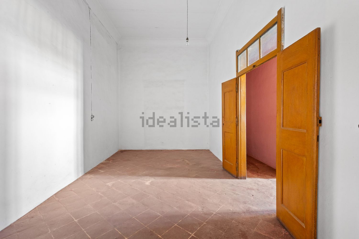 小楼房或独栋别墅出售在Rua do Outeiro - 详情