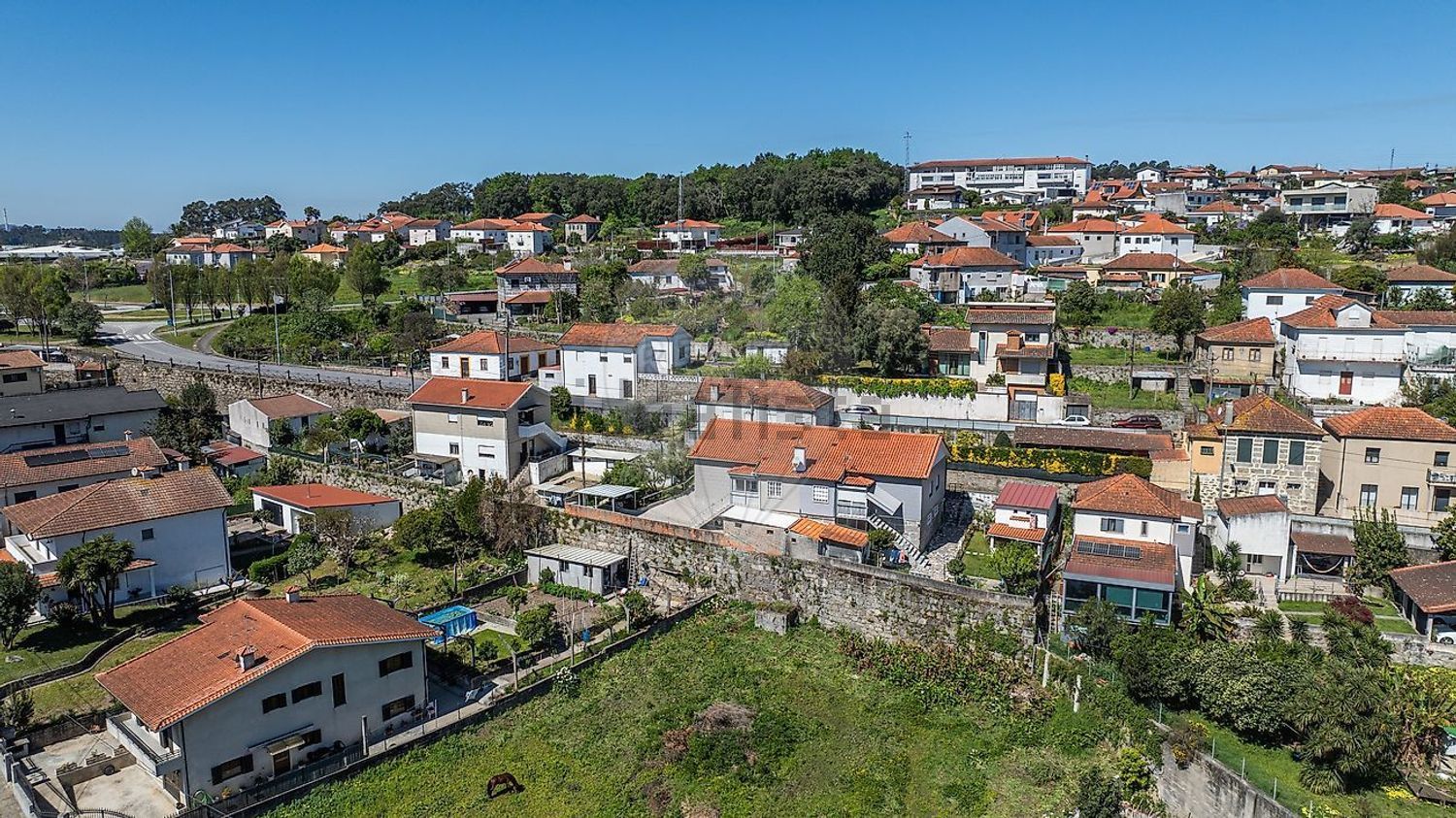 小楼房或独栋别墅出售在Rua São Miguel - 照片