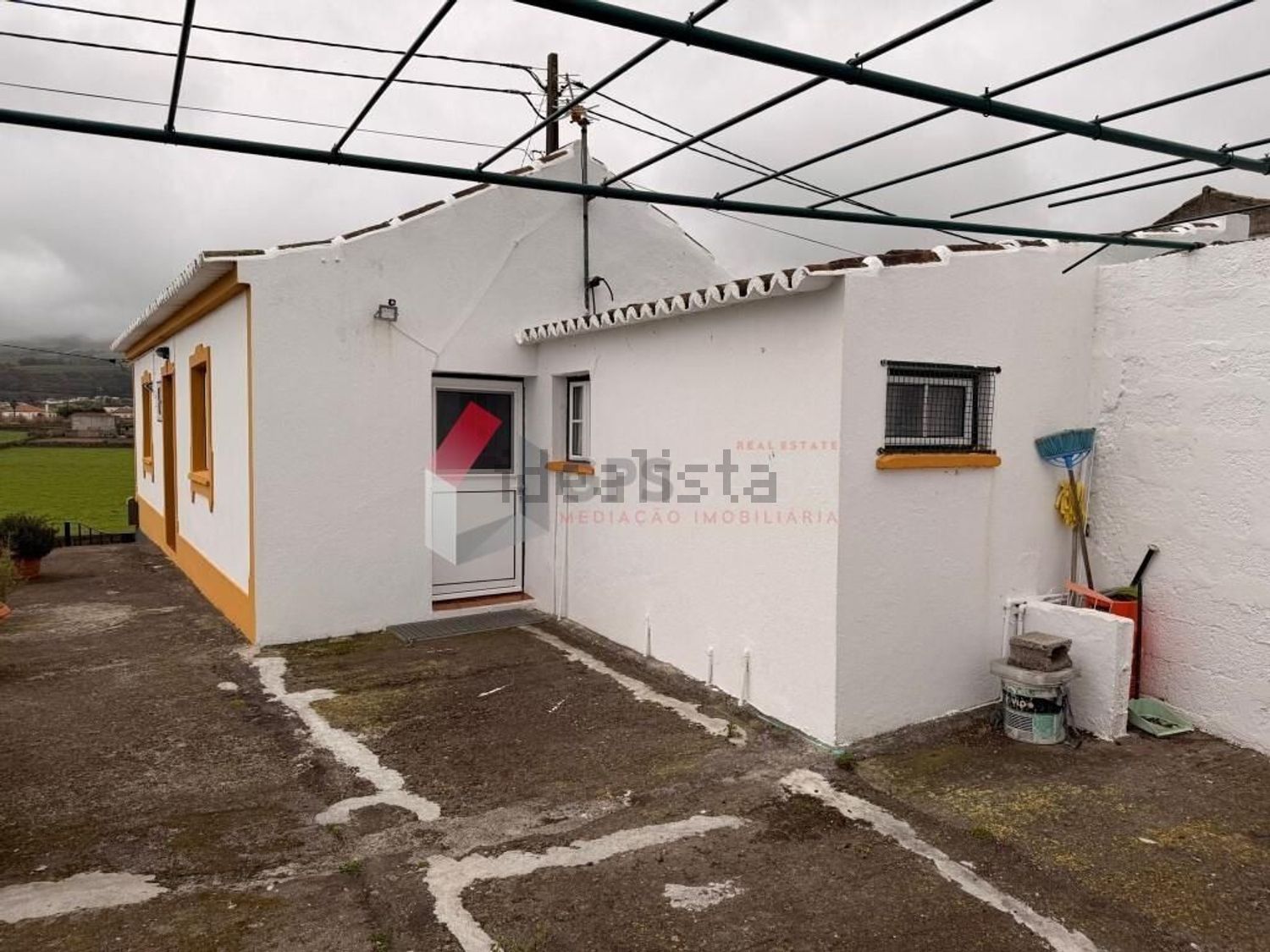 小楼房或别墅出售在Praia da Vitória (Santa Cruz) - 外立面