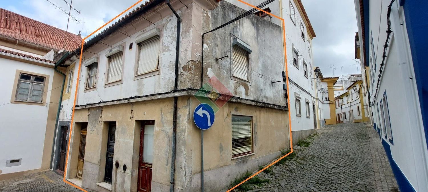 小楼房或别墅出售在Sé e São Lourenço