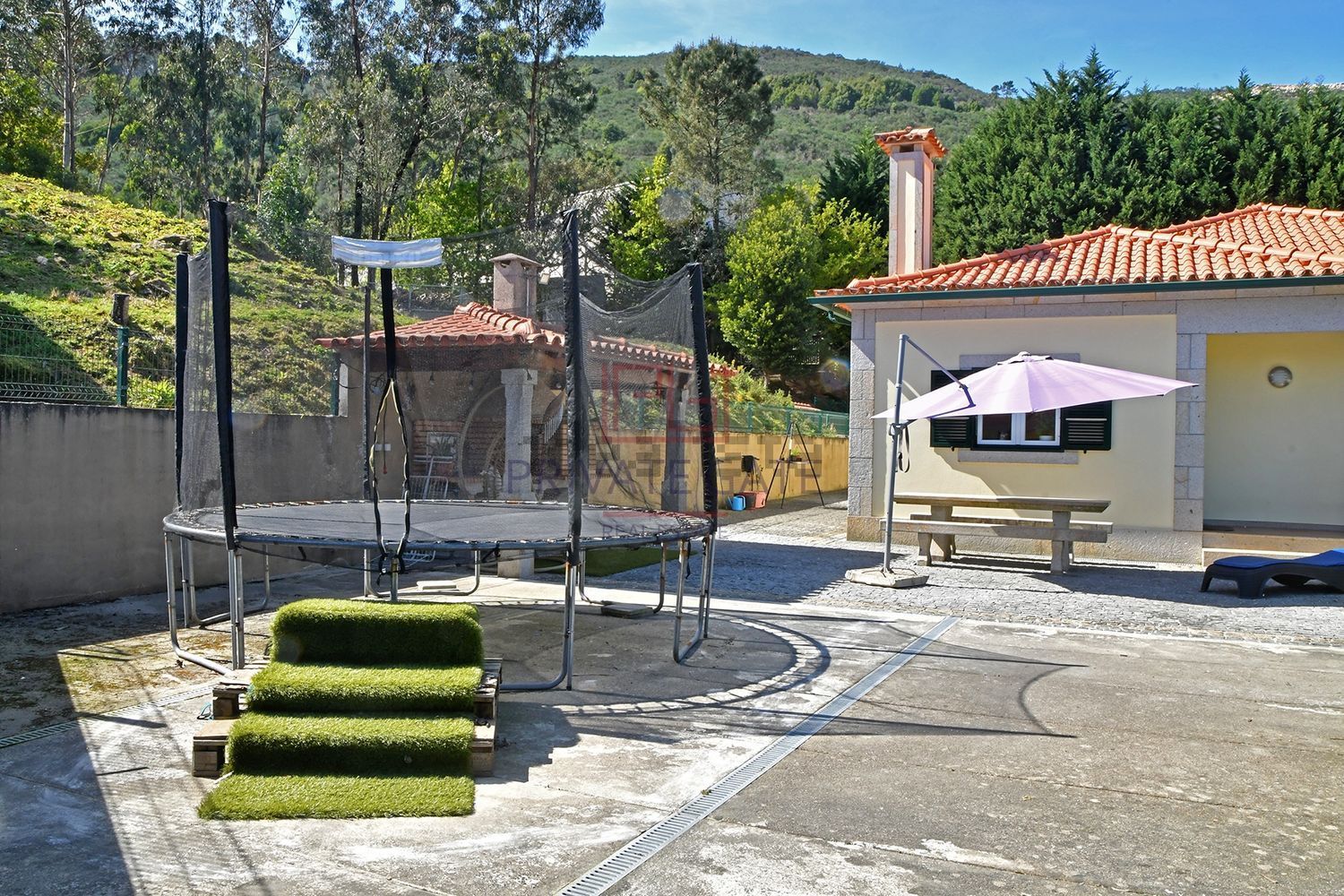 小楼房或独栋别墅出售在Rua dos Canos, 160 - 花园