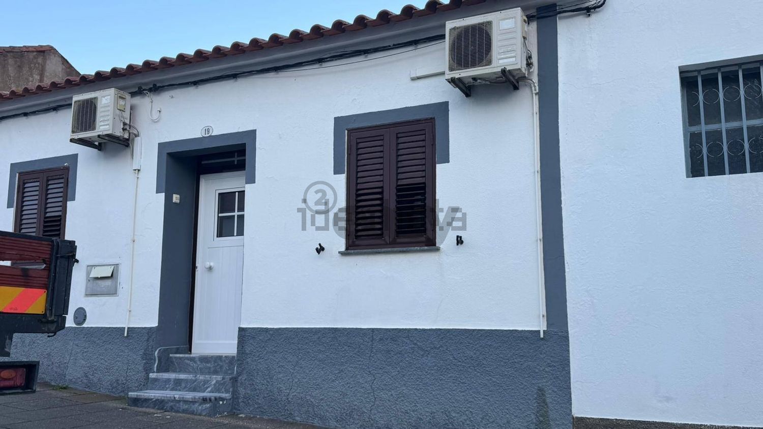 小楼房或独栋别墅出售在Rua de Santa Bárbara, 21 - 外立面