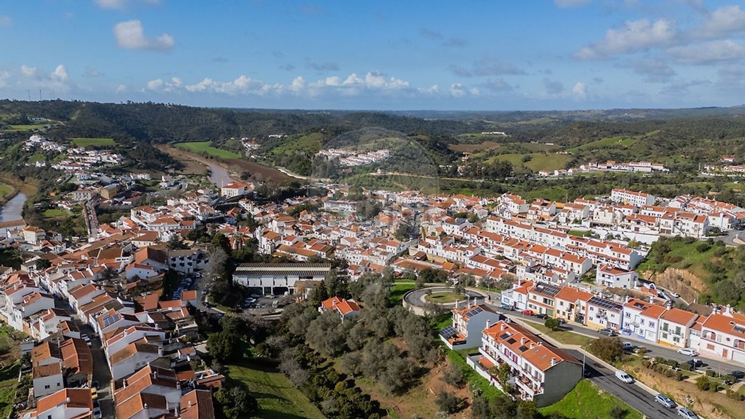 小楼房或独栋别墅出售在Rua C. Guilherme Gomes Fernandes - 视线
