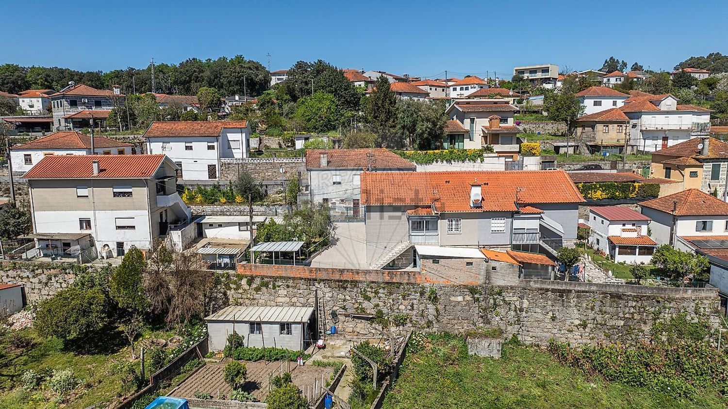 小楼房或独栋别墅出售在Rua São Miguel - 照片