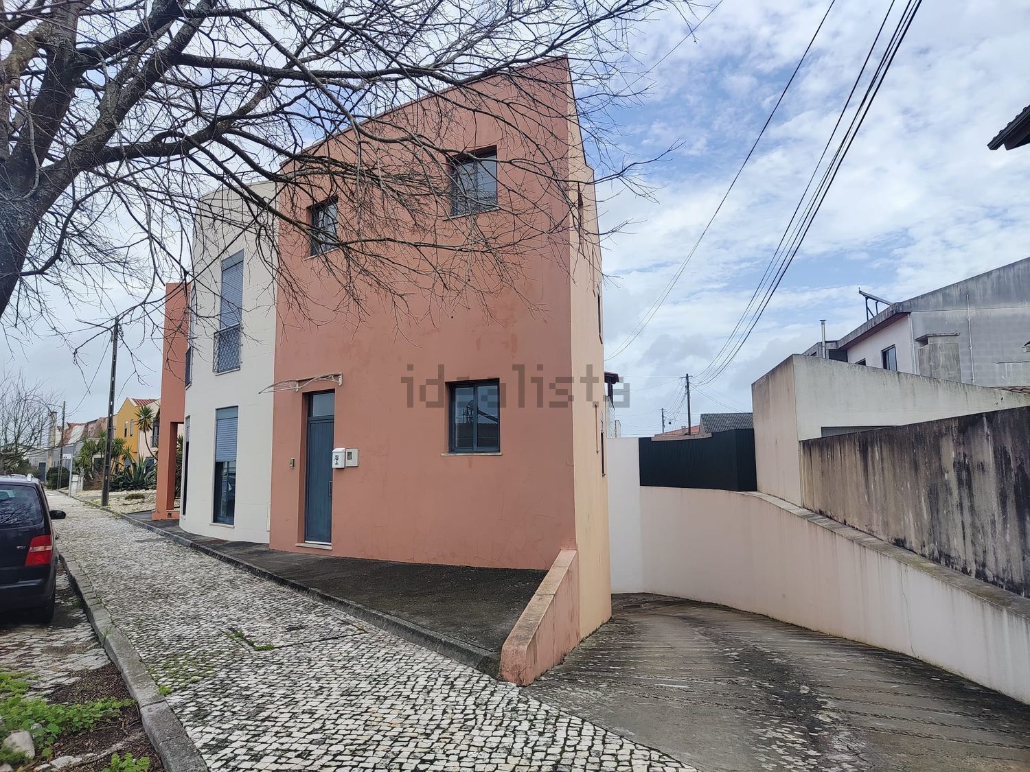 双拼别墅出售在Rua Vila Real de Santo António, 45 - 外立面