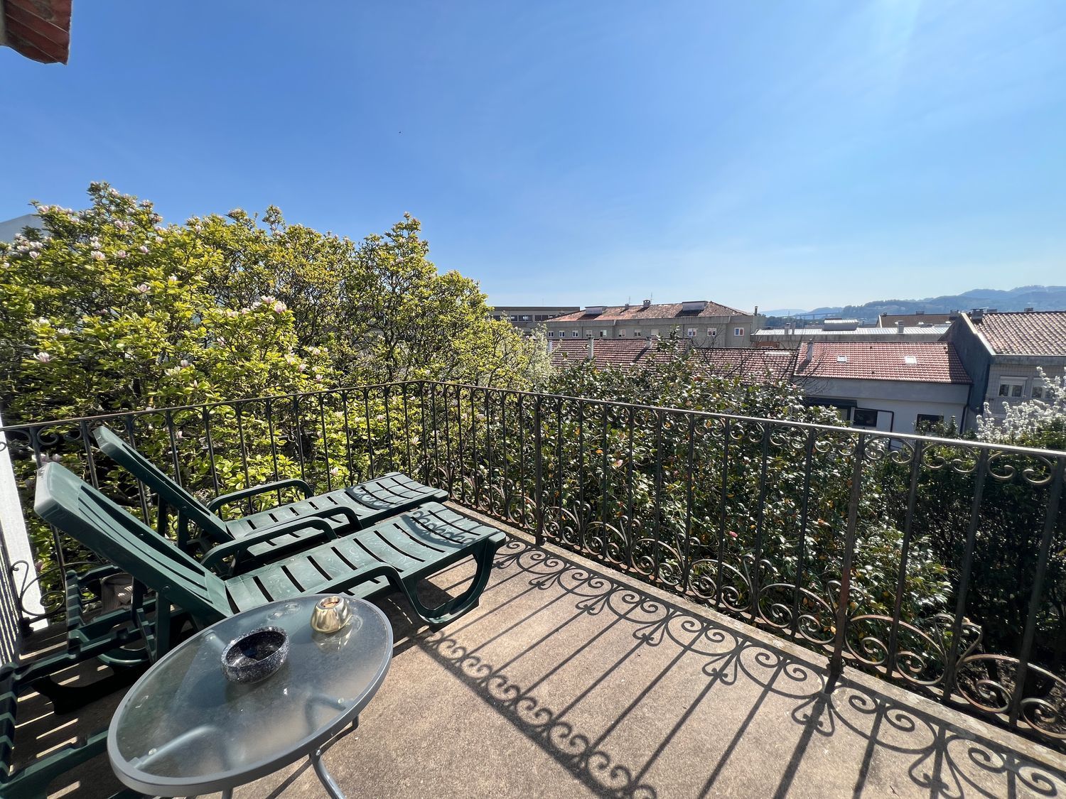 小楼房或独栋别墅出售在Vila Real - 阳台