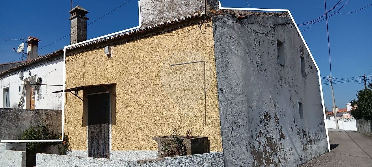小楼房或独栋别墅出售在Rua da Tapada de Cima